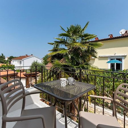 Villa Hope - Apartments With Shared Pool بوريتش الغرفة الصورة
