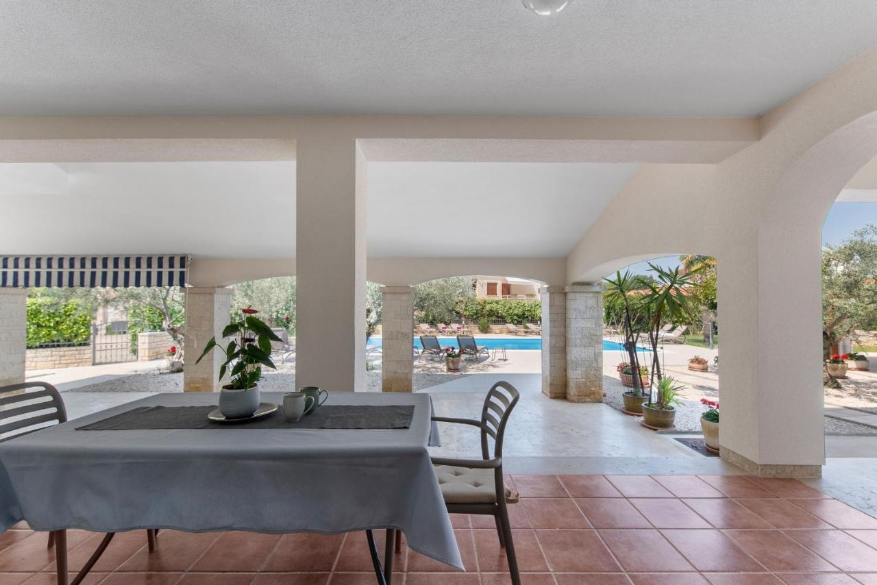 Villa Hope - Apartments With Shared Pool بوريتش المظهر الخارجي الصورة