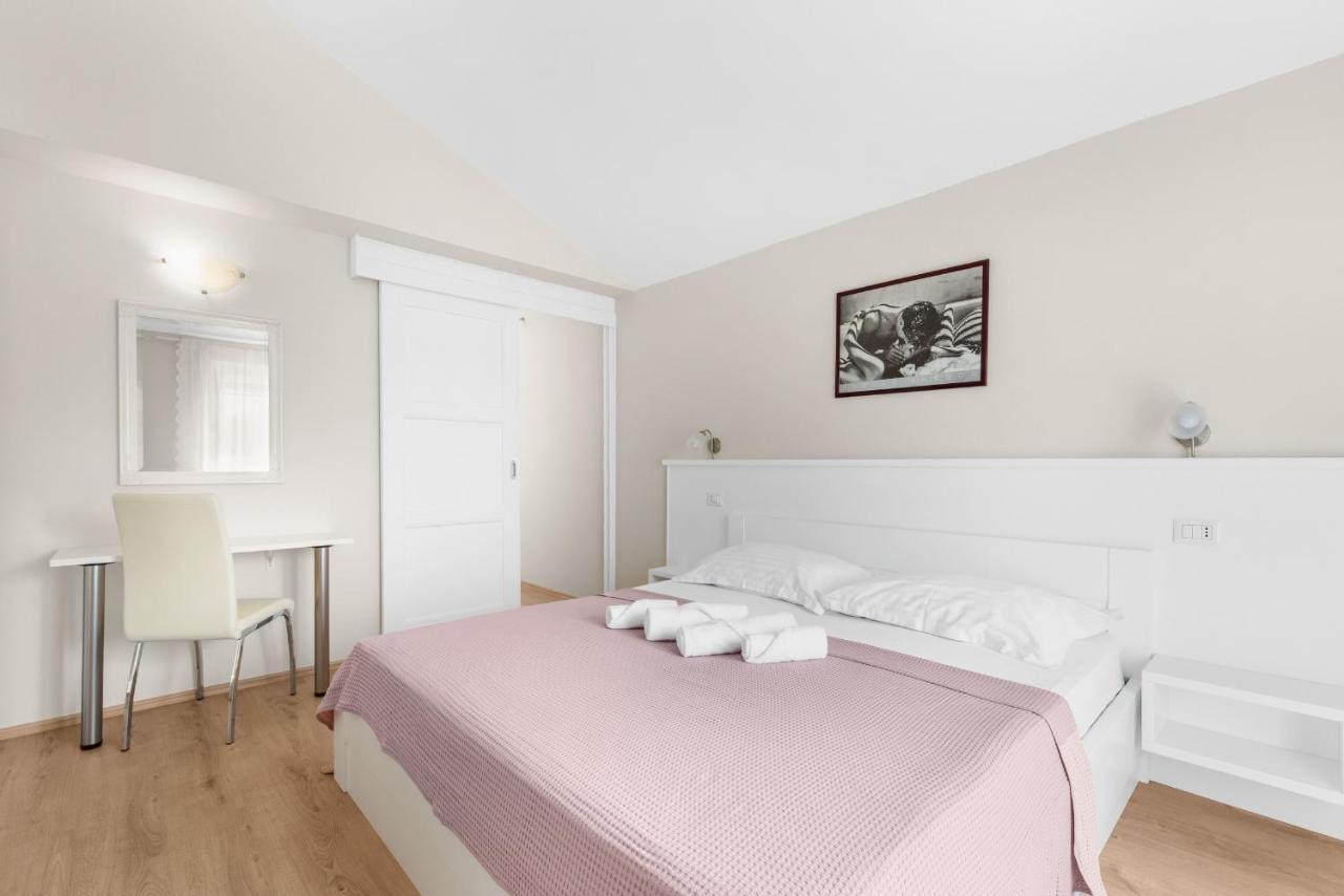 Villa Hope - Apartments With Shared Pool بوريتش المظهر الخارجي الصورة