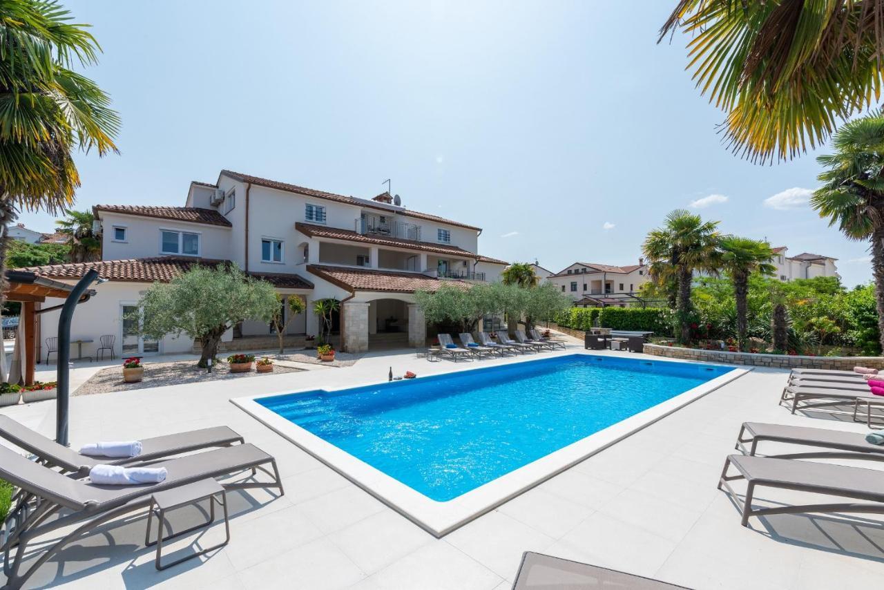 Villa Hope - Apartments With Shared Pool بوريتش المظهر الخارجي الصورة
