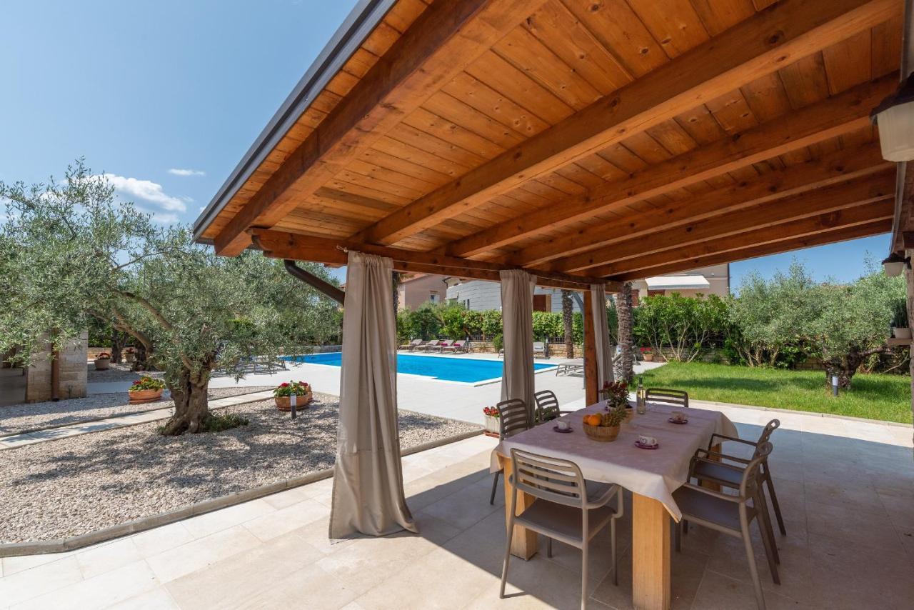 Villa Hope - Apartments With Shared Pool بوريتش المظهر الخارجي الصورة