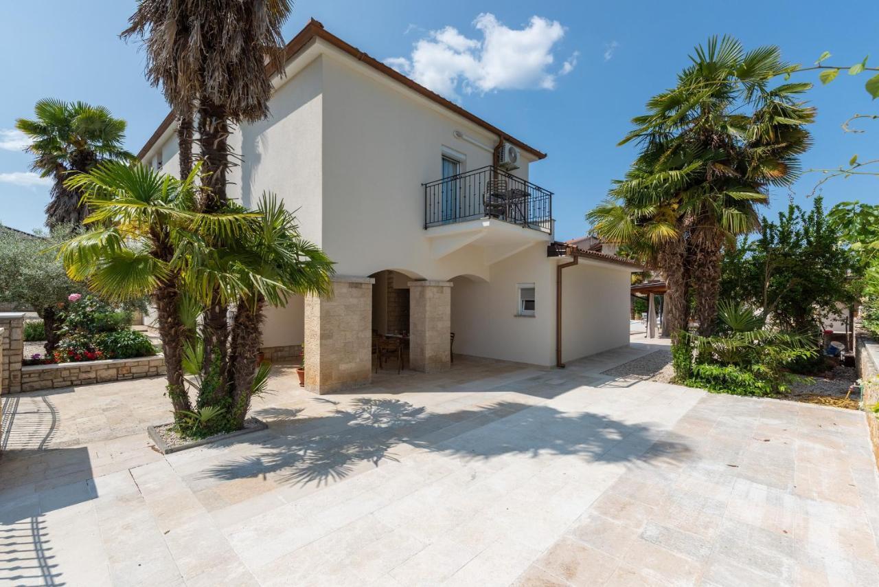 Villa Hope - Apartments With Shared Pool بوريتش المظهر الخارجي الصورة