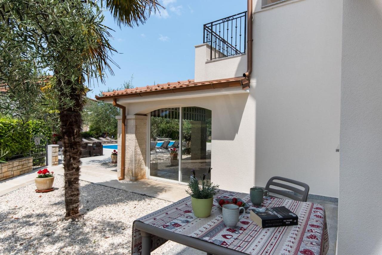Villa Hope - Apartments With Shared Pool بوريتش المظهر الخارجي الصورة