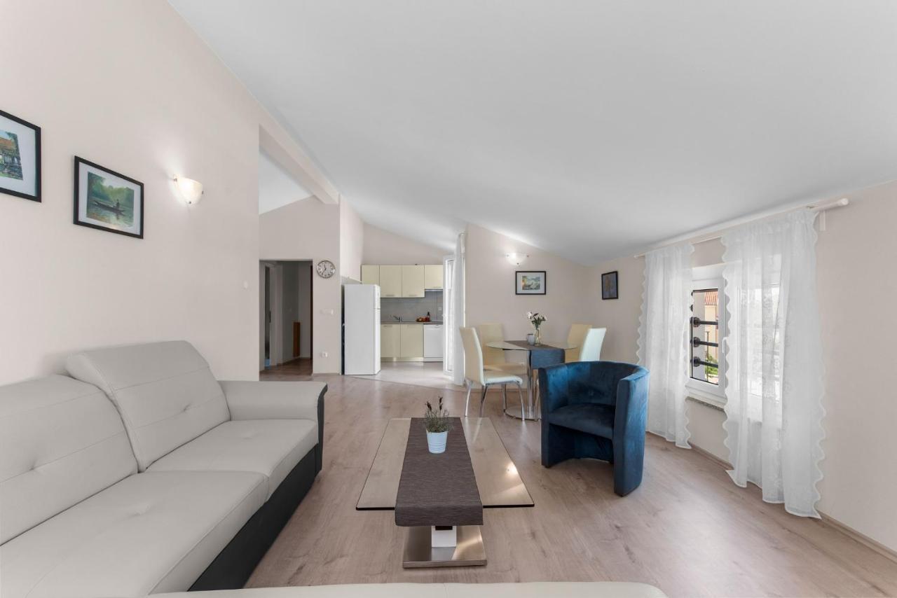 Villa Hope - Apartments With Shared Pool بوريتش المظهر الخارجي الصورة