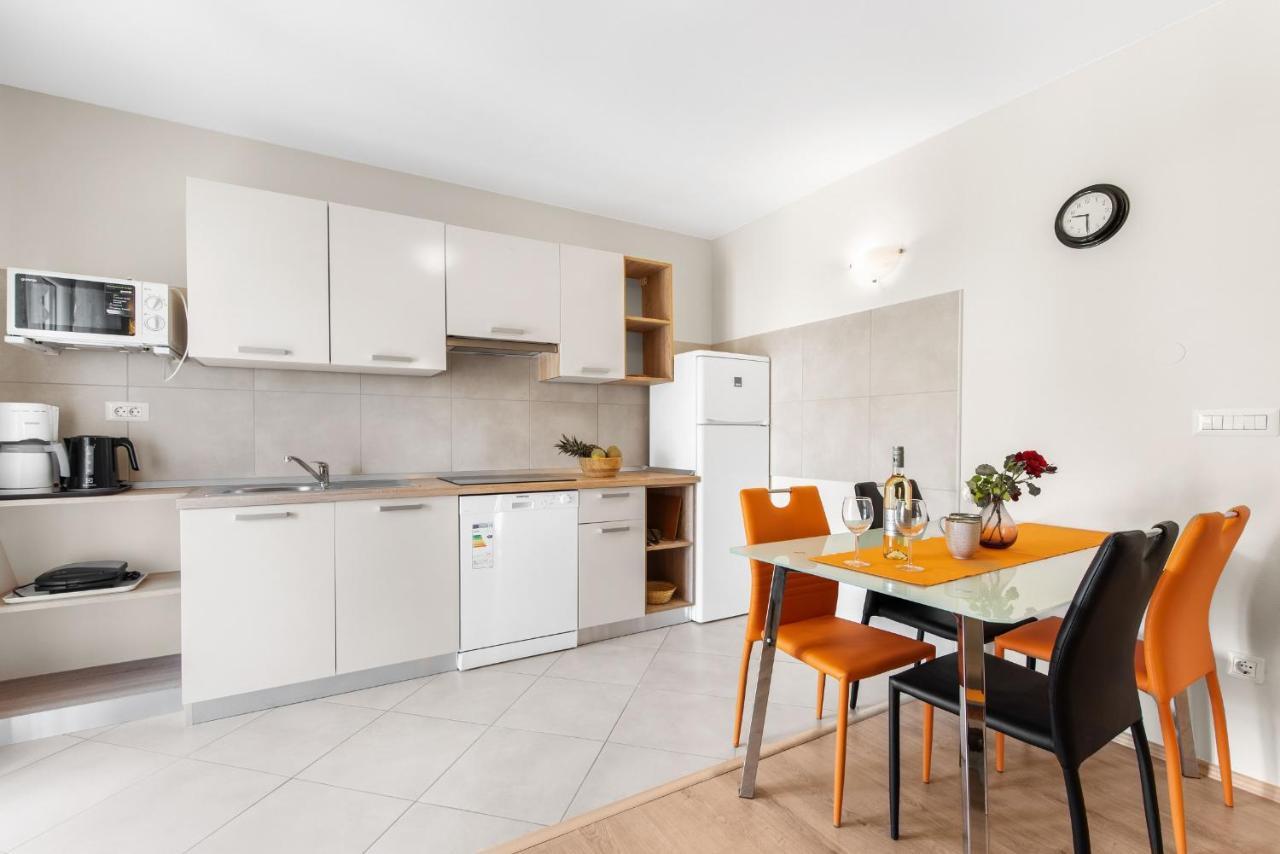 Villa Hope - Apartments With Shared Pool بوريتش المظهر الخارجي الصورة
