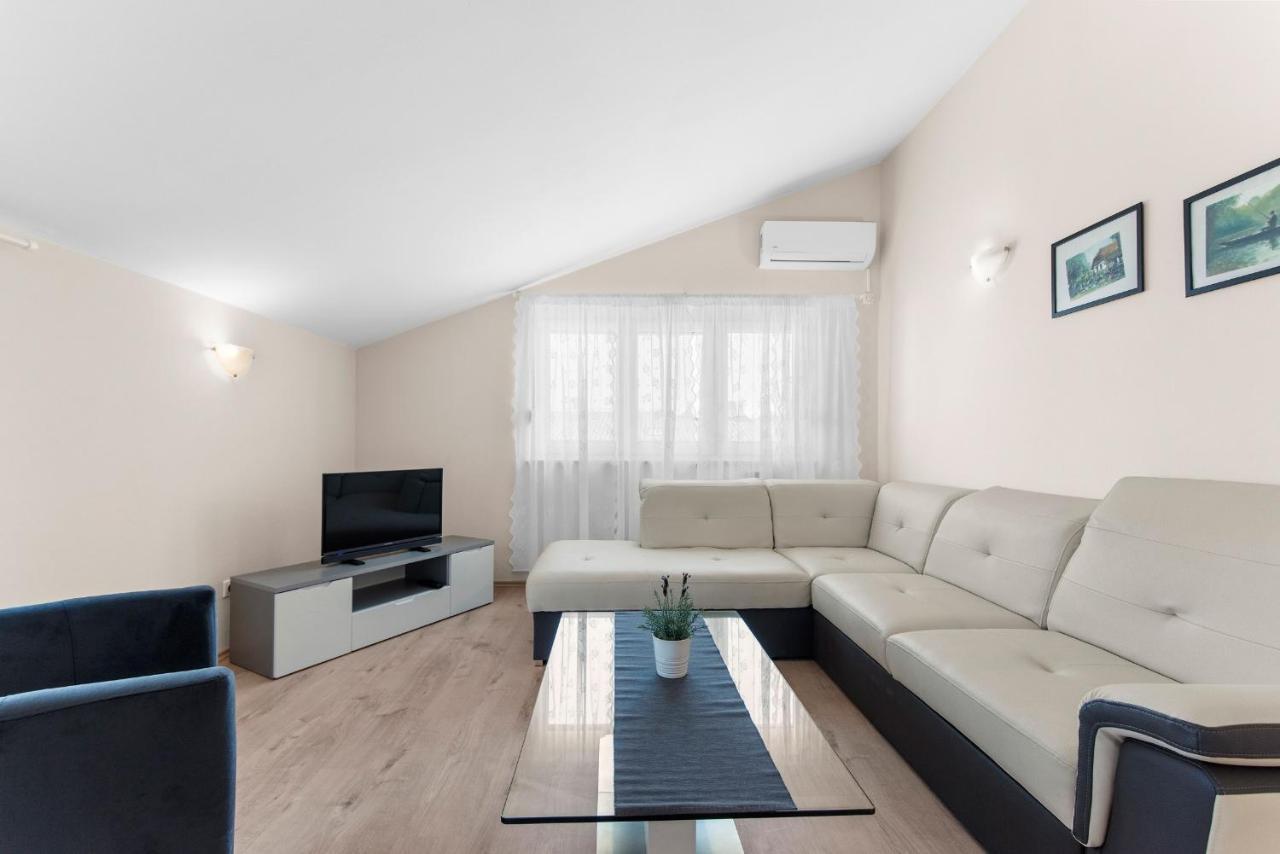 Villa Hope - Apartments With Shared Pool بوريتش المظهر الخارجي الصورة