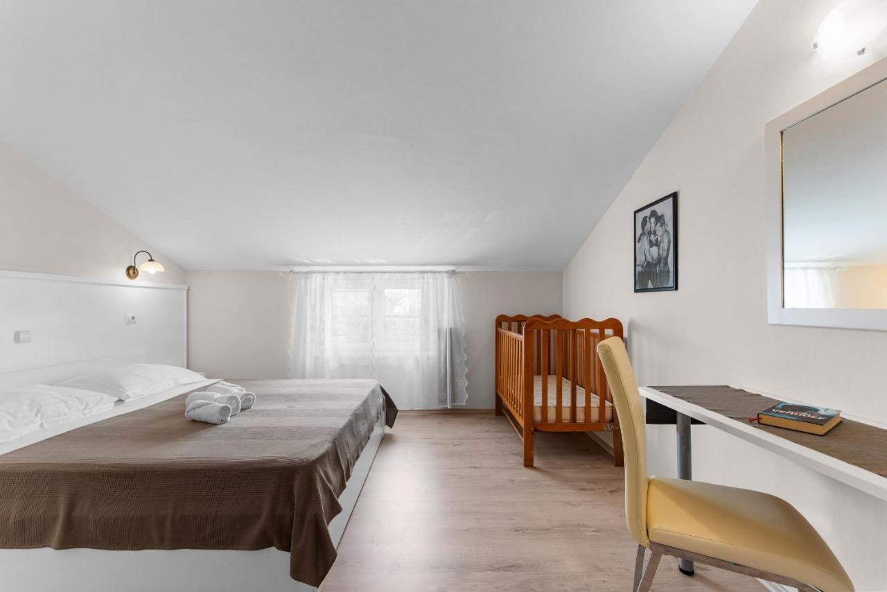 Villa Hope - Apartments With Shared Pool بوريتش المظهر الخارجي الصورة
