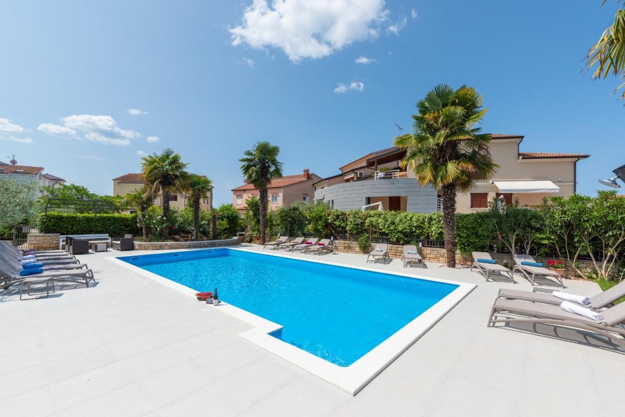 Villa Hope - Apartments With Shared Pool بوريتش المظهر الخارجي الصورة