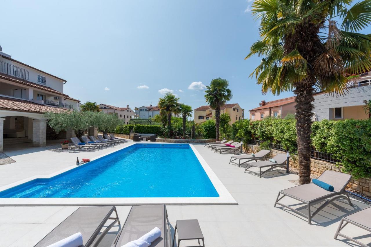 Villa Hope - Apartments With Shared Pool بوريتش المظهر الخارجي الصورة