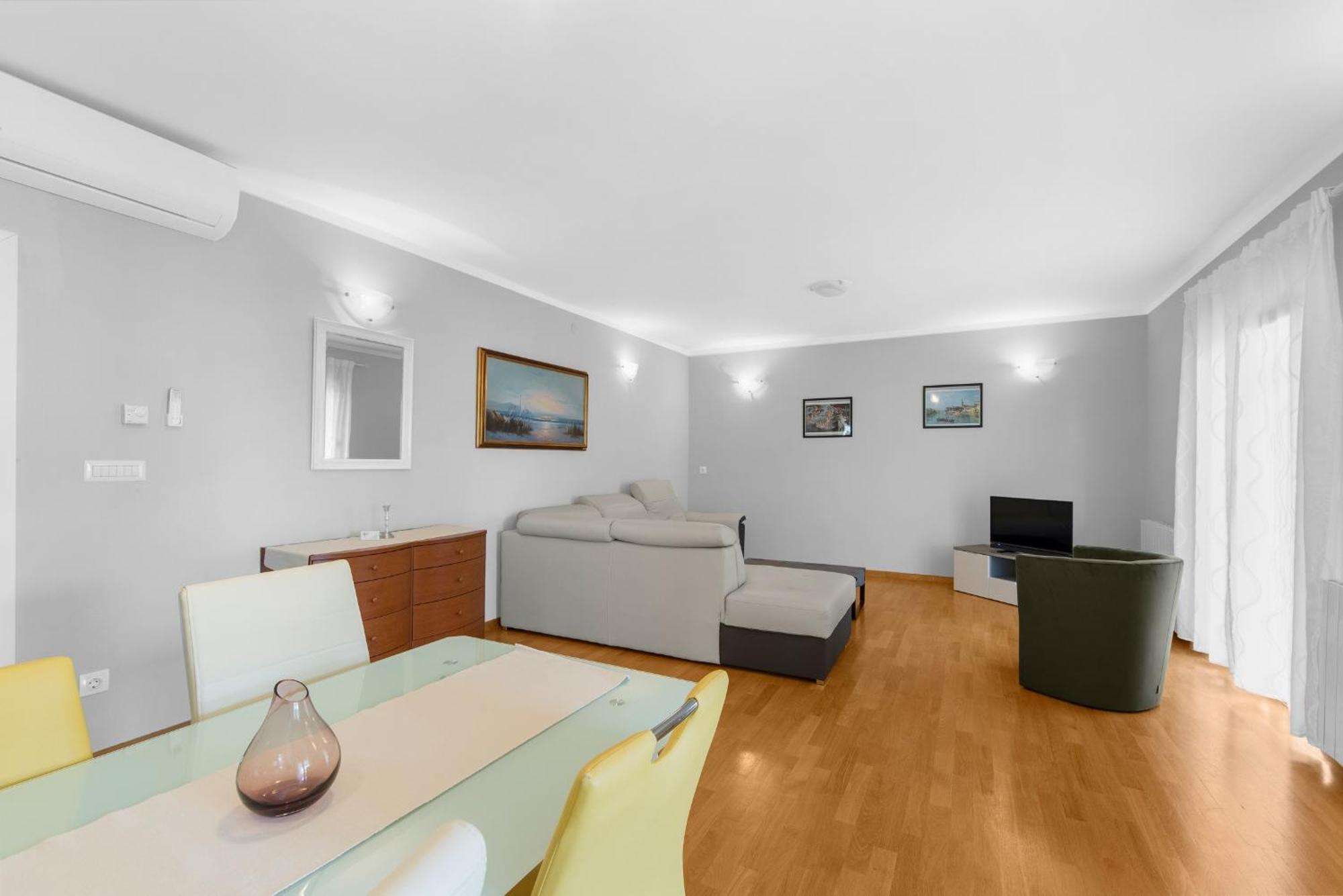 Villa Hope - Apartments With Shared Pool بوريتش الغرفة الصورة
