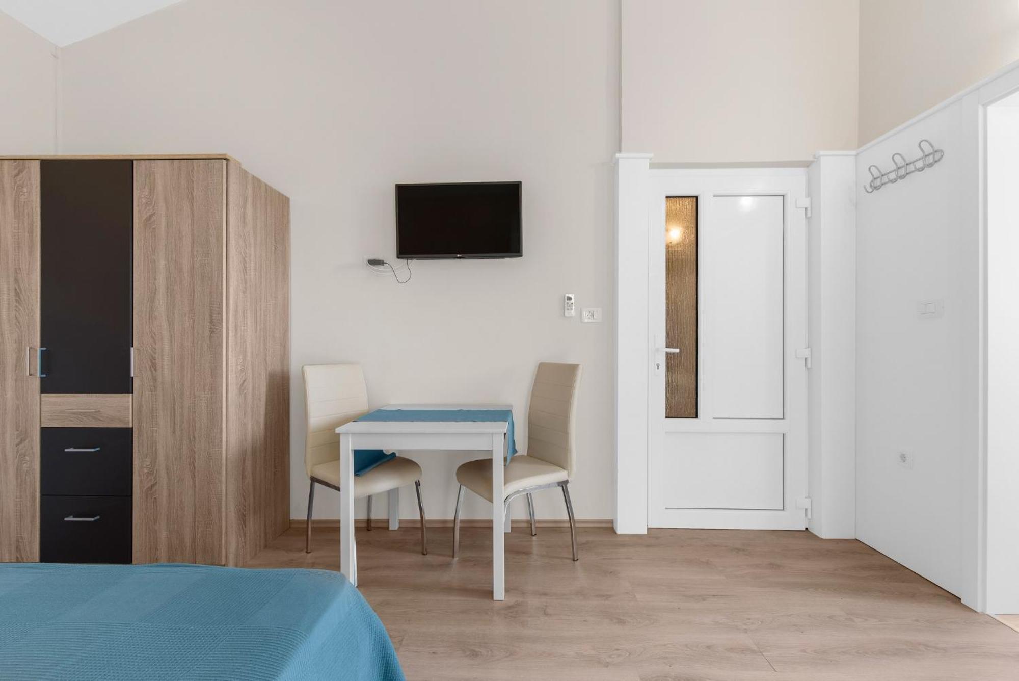 Villa Hope - Apartments With Shared Pool بوريتش الغرفة الصورة