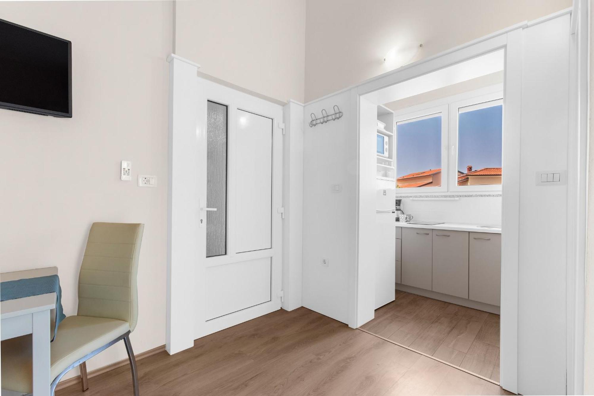Villa Hope - Apartments With Shared Pool بوريتش الغرفة الصورة