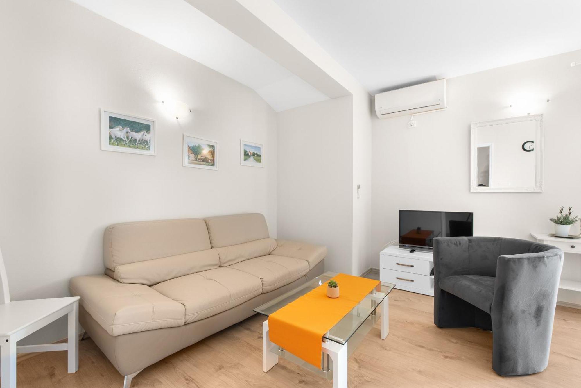 Villa Hope - Apartments With Shared Pool بوريتش الغرفة الصورة