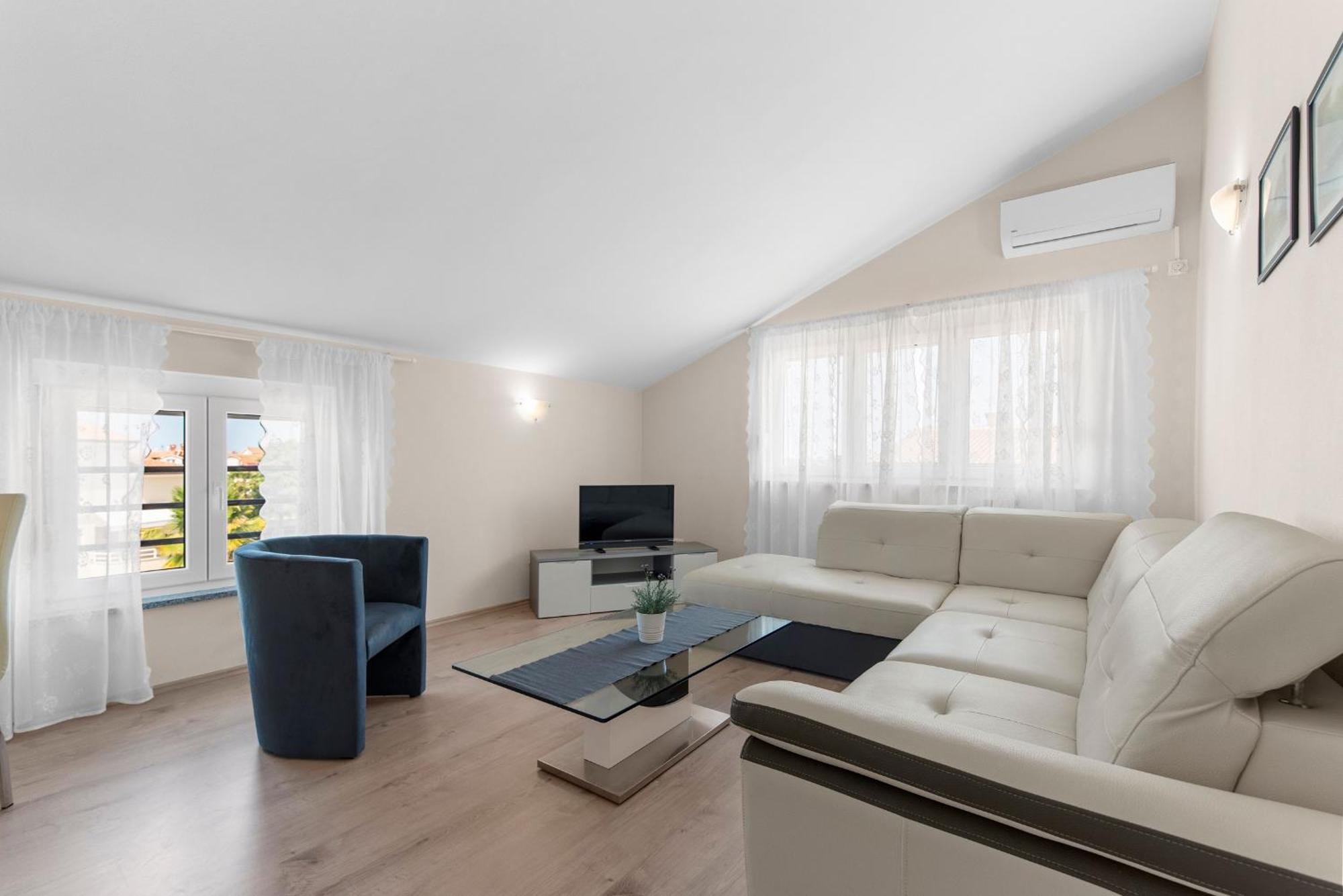 Villa Hope - Apartments With Shared Pool بوريتش الغرفة الصورة