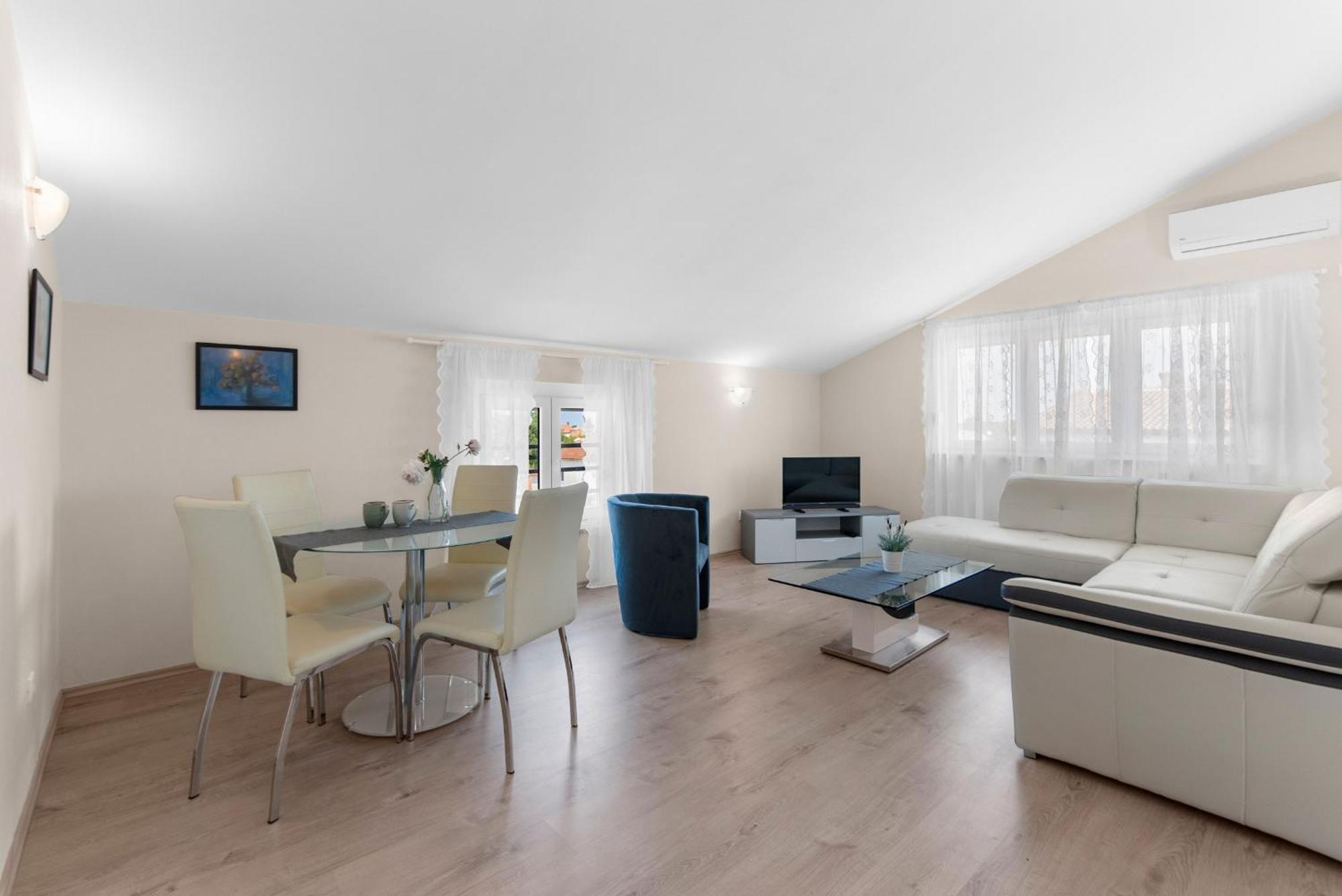 Villa Hope - Apartments With Shared Pool بوريتش الغرفة الصورة