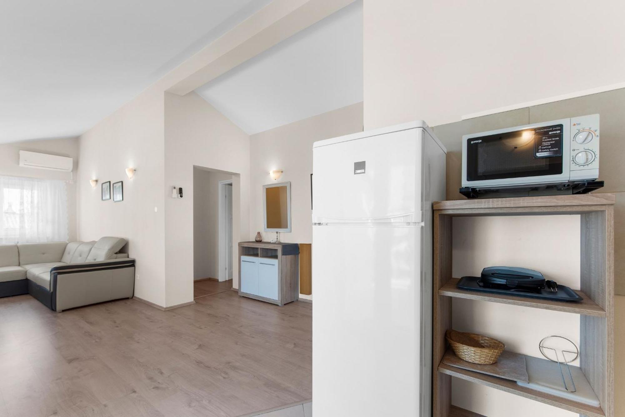 Villa Hope - Apartments With Shared Pool بوريتش الغرفة الصورة