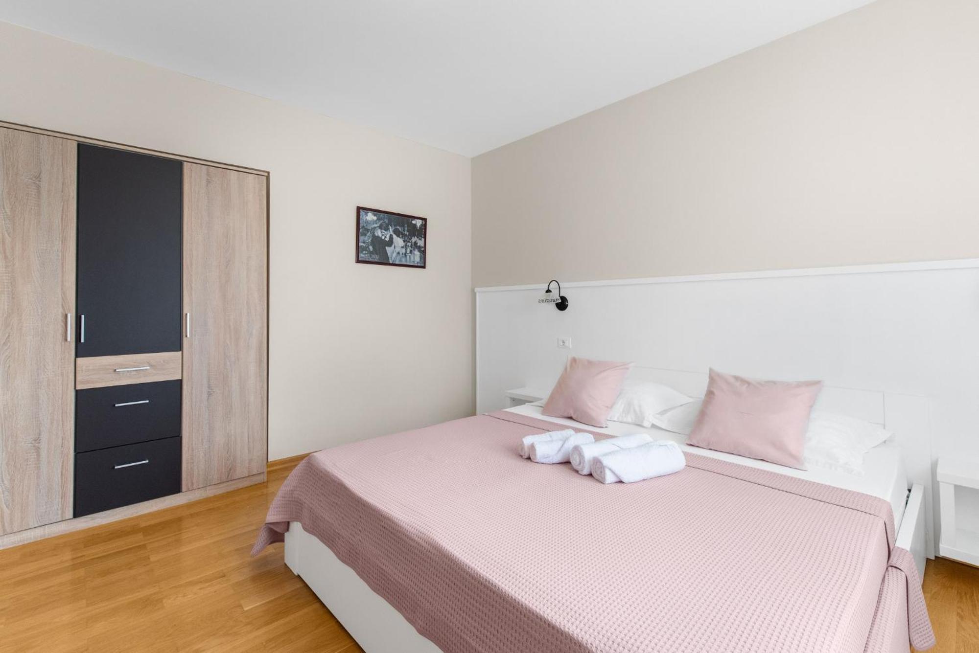 Villa Hope - Apartments With Shared Pool بوريتش الغرفة الصورة