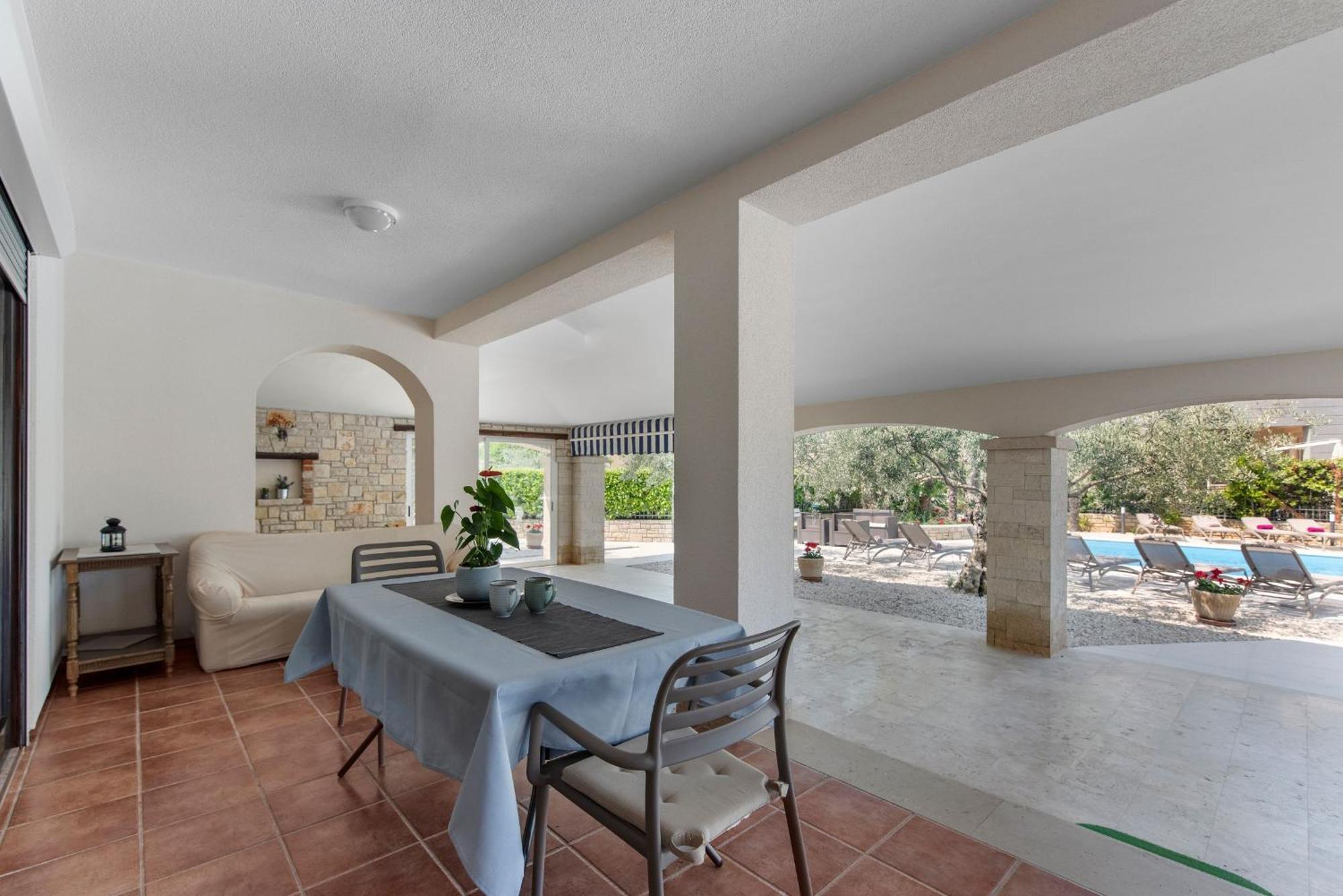 Villa Hope - Apartments With Shared Pool بوريتش الغرفة الصورة