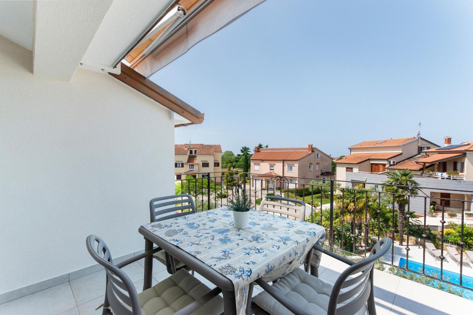 Villa Hope - Apartments With Shared Pool بوريتش الغرفة الصورة