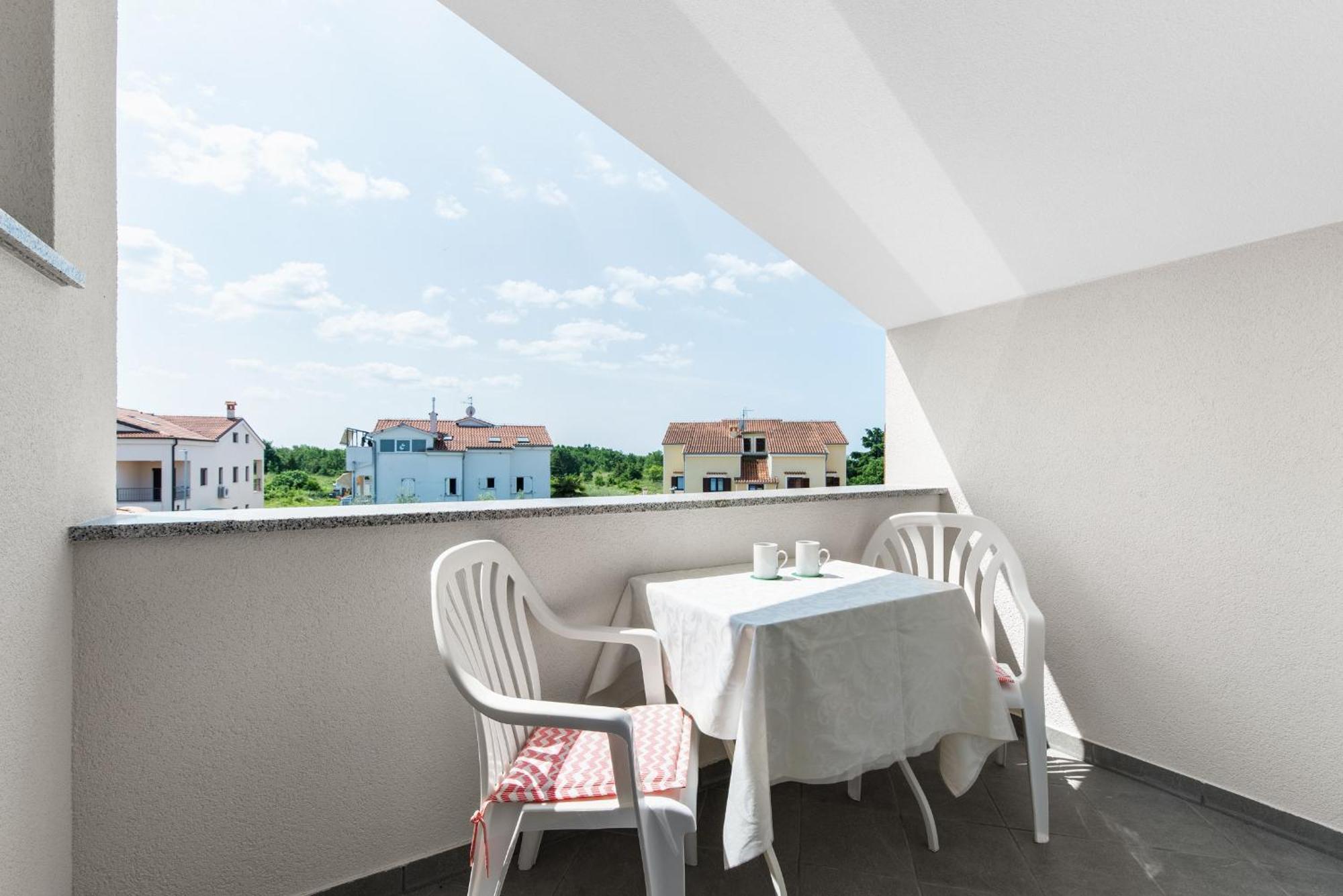 Villa Hope - Apartments With Shared Pool بوريتش الغرفة الصورة