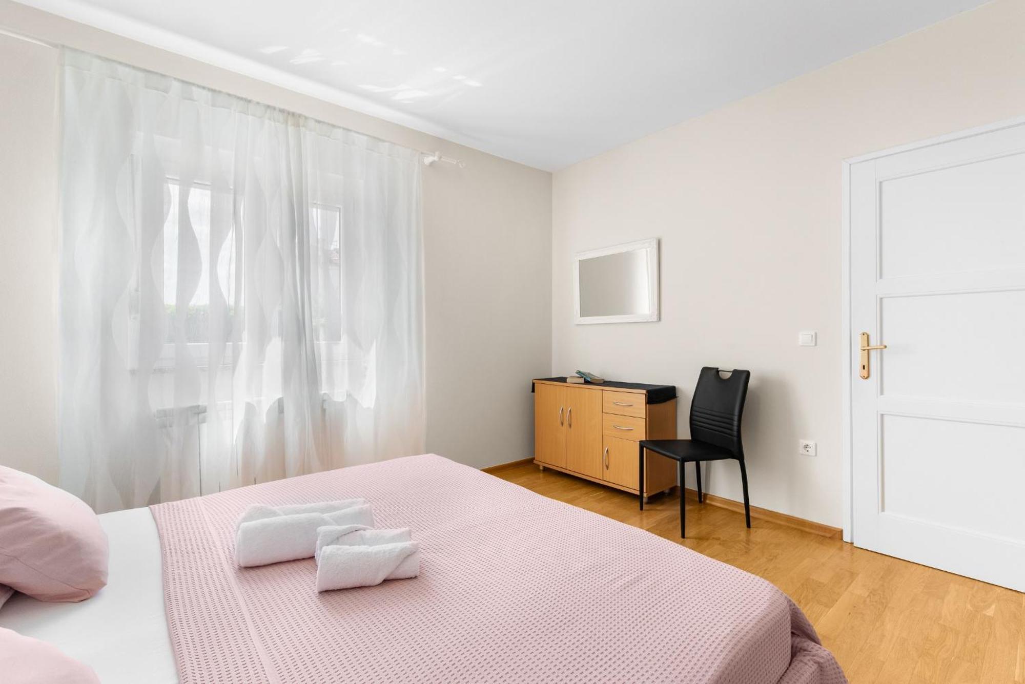 Villa Hope - Apartments With Shared Pool بوريتش الغرفة الصورة