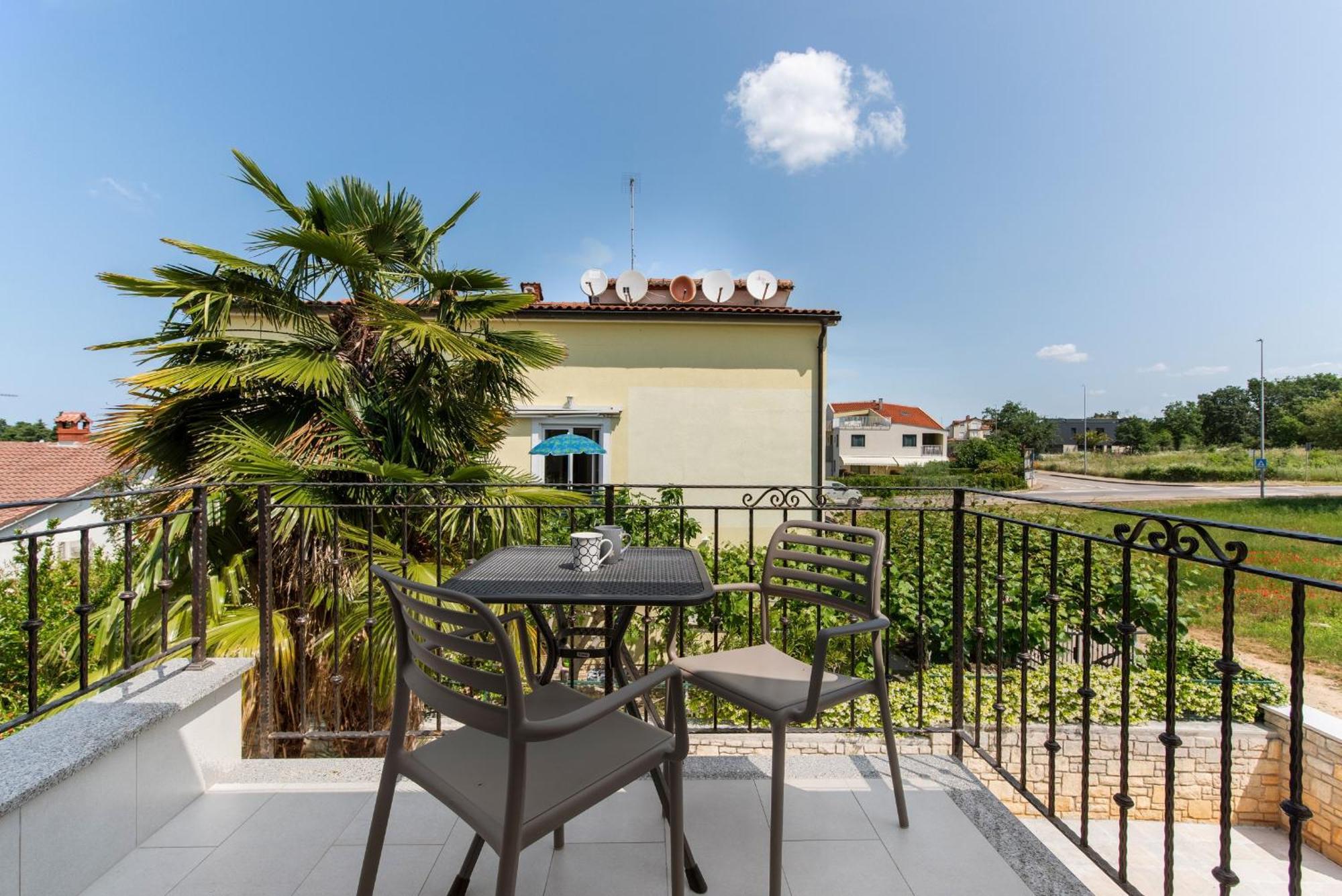 Villa Hope - Apartments With Shared Pool بوريتش الغرفة الصورة